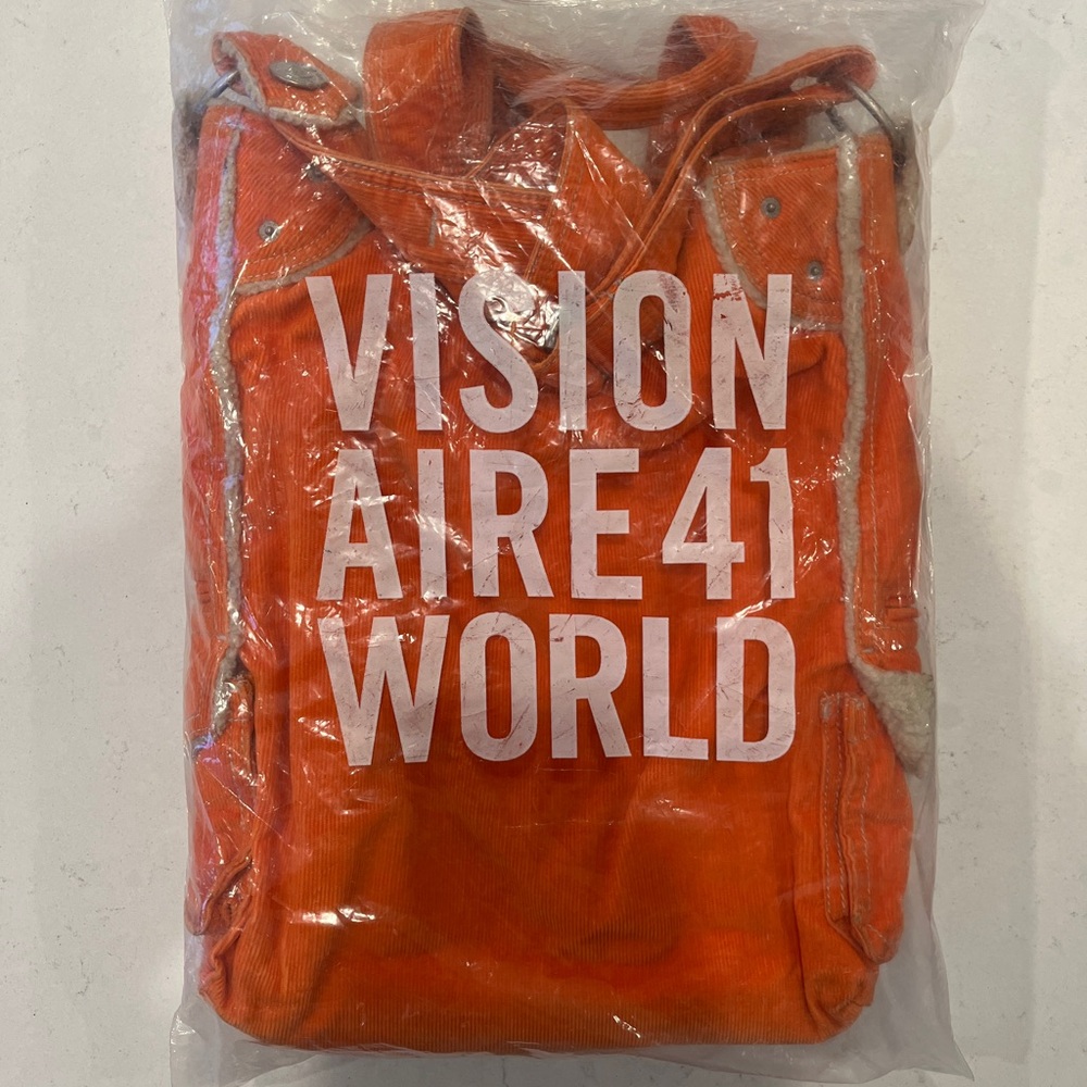 VISIONAIRE / THE GAP Limited Edition 41 WORLD
Bag + Limited Edition photo book